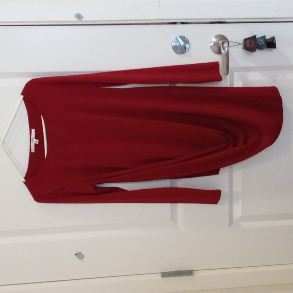 Studio Size Medium asymmetrical hemline going up the leg. Great tunic/dress, EUC